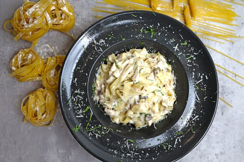 diferença entre macarrão e macarronada