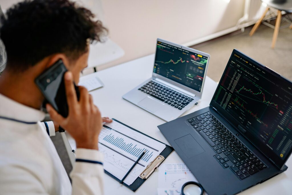 Integração de régua de cobrança a um CRM pexels-yankrukov-7691740